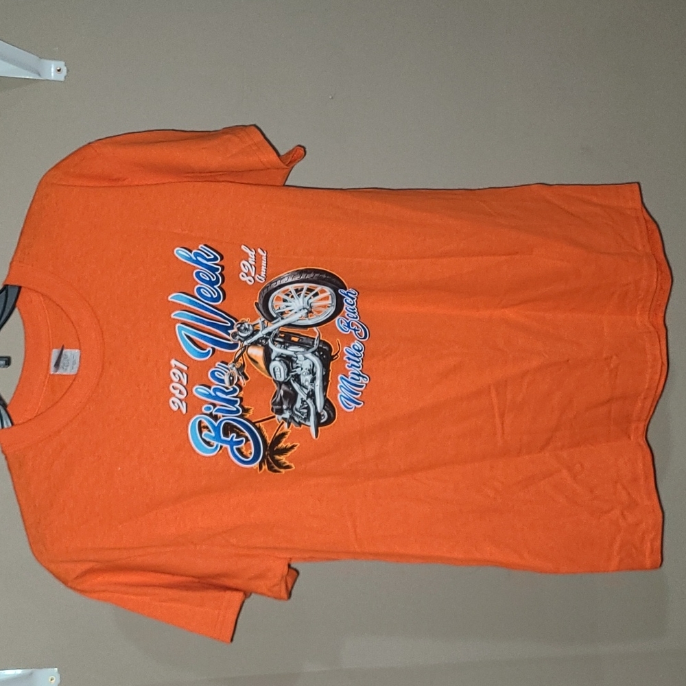 Men's Gildan Short Sleeve T-Shirt, Size Medium